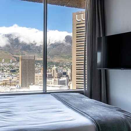 Stunning 1-Bedroom Apartment With Mountain Views ケープタウン エクステリア 写真