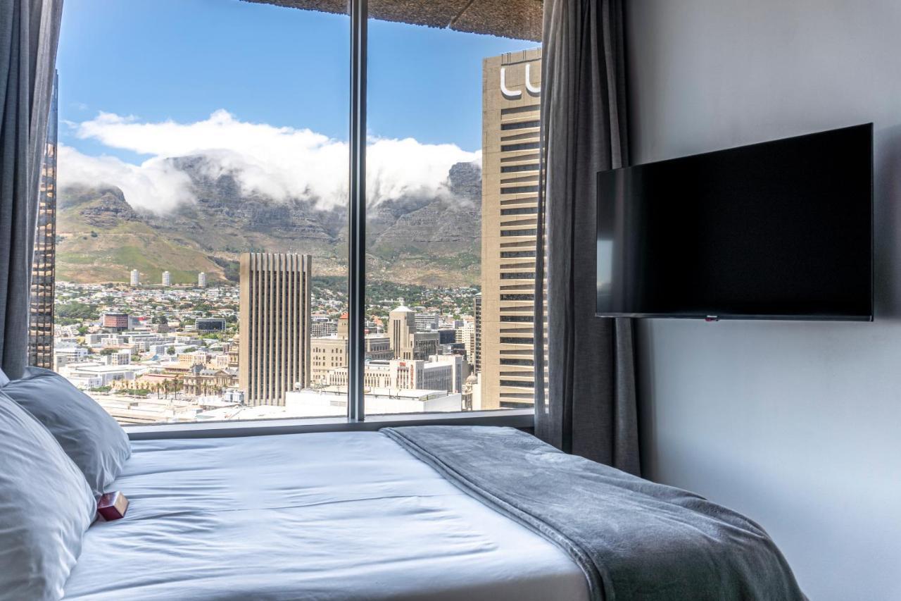 Stunning 1-Bedroom Apartment With Mountain Views ケープタウン エクステリア 写真