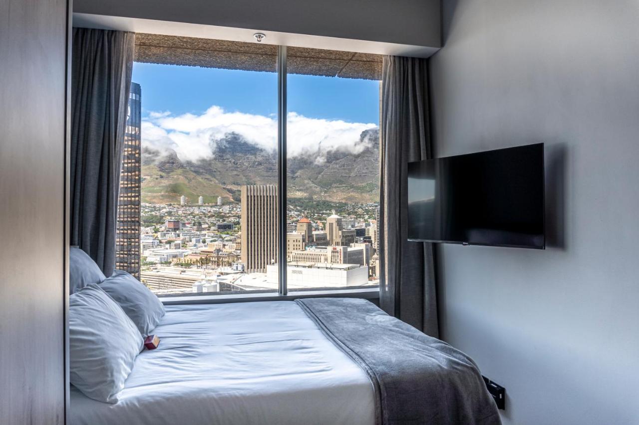 Stunning 1-Bedroom Apartment With Mountain Views ケープタウン エクステリア 写真
